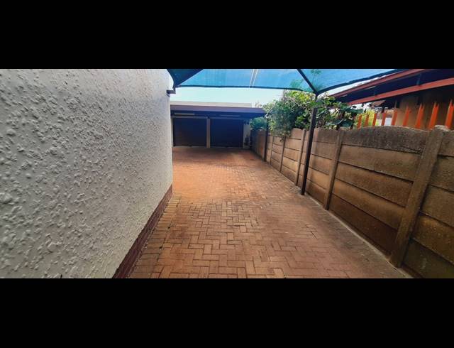 4 BEDROOM FREESTANDING FOR SALE IN ESTHER PARK